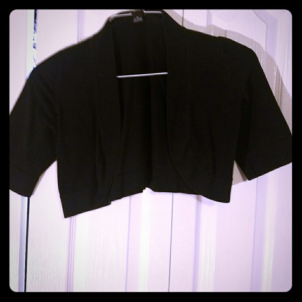 Short crop black carigan size medium